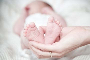 嬰兒尿布推薦-嬰兒腳底